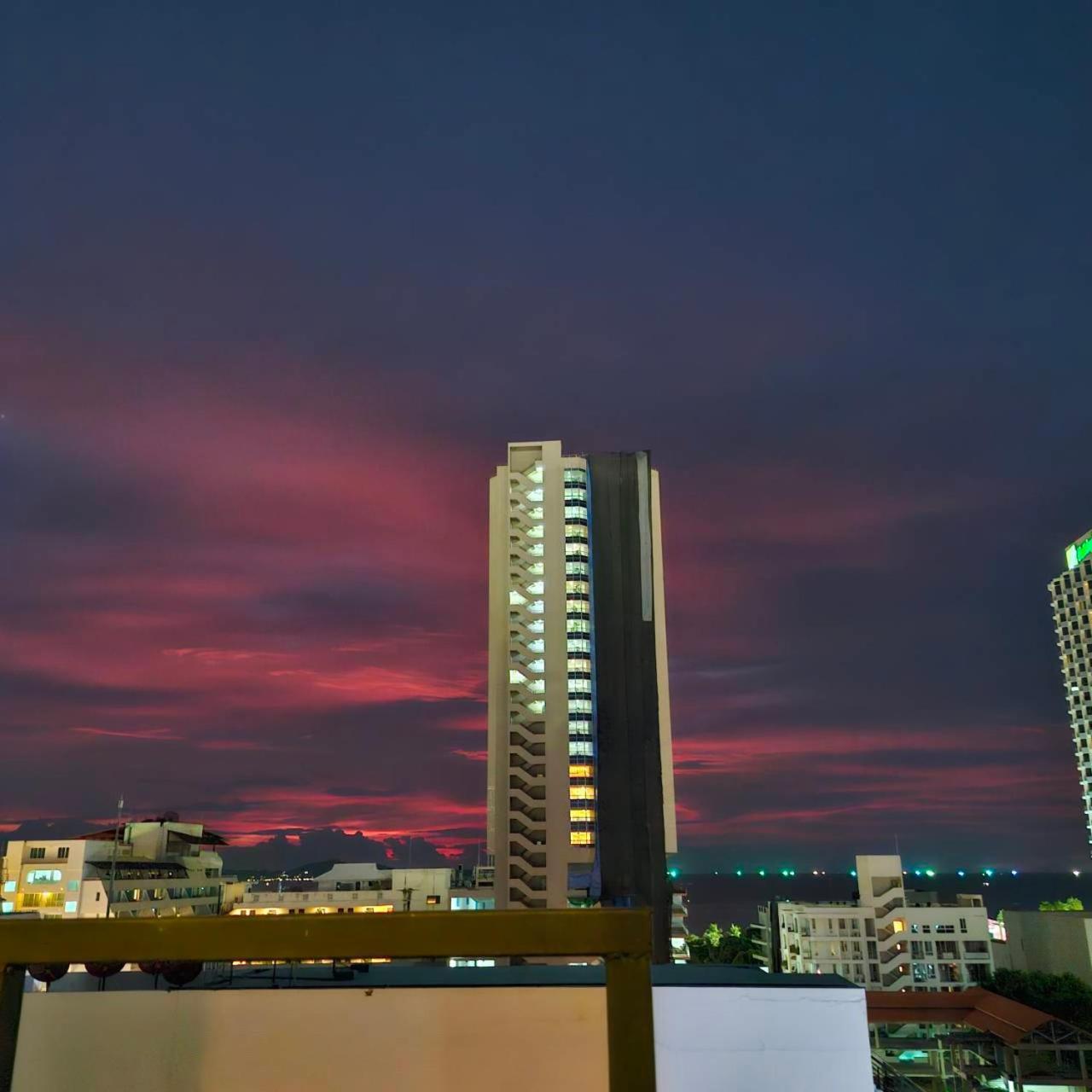 Xq Pattaya Hotel Exterior foto